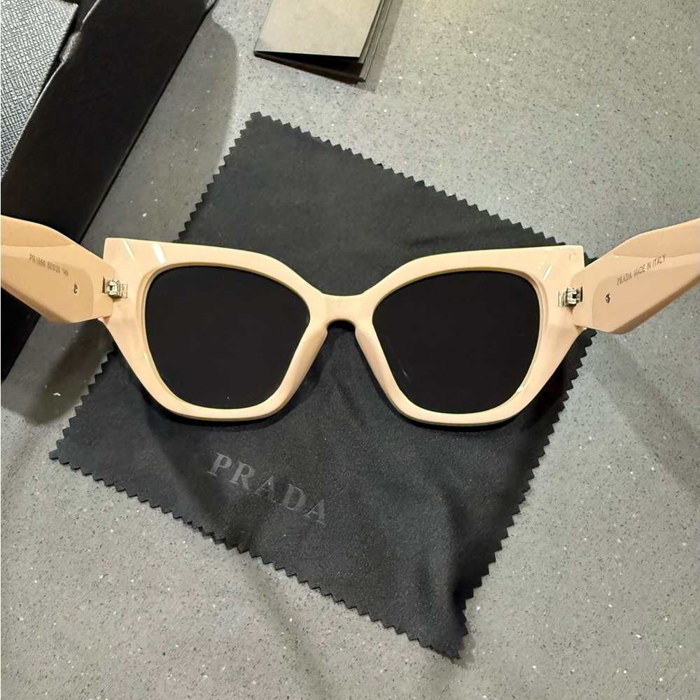 Prada Women's Pink Frame Sunglasses EUC - Picture 6 of 8